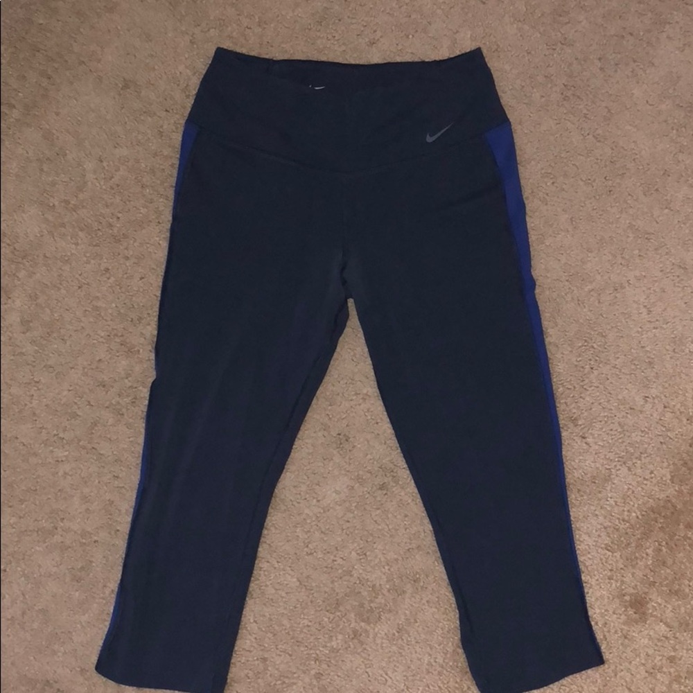 Nike Capri (tight fit)